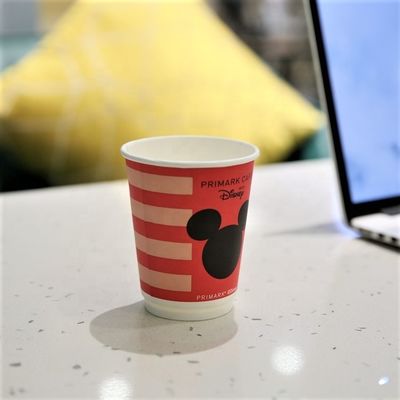 Tazas de café de papel desechables personalizadas con tapas 16 oz Pedido personalizado ahora